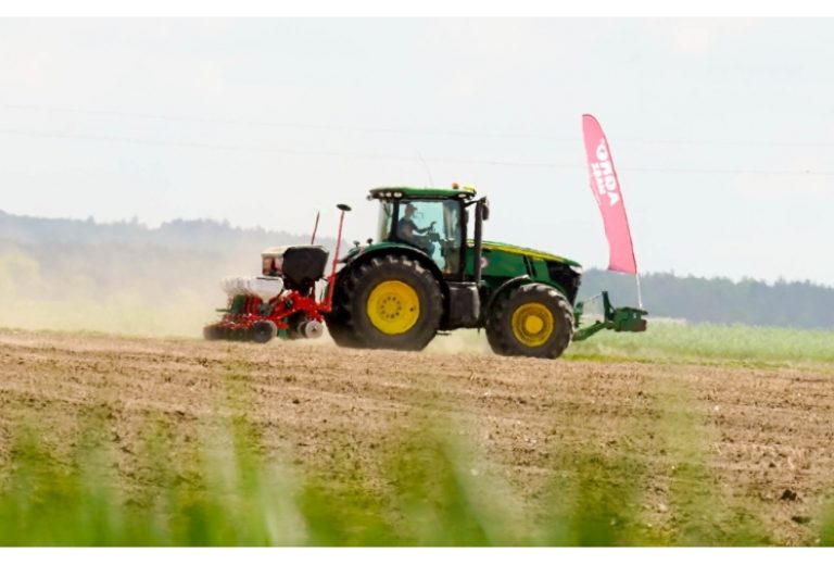 agrii-i-agro-masz-w-uprawie-kukurydzy-na-zalo